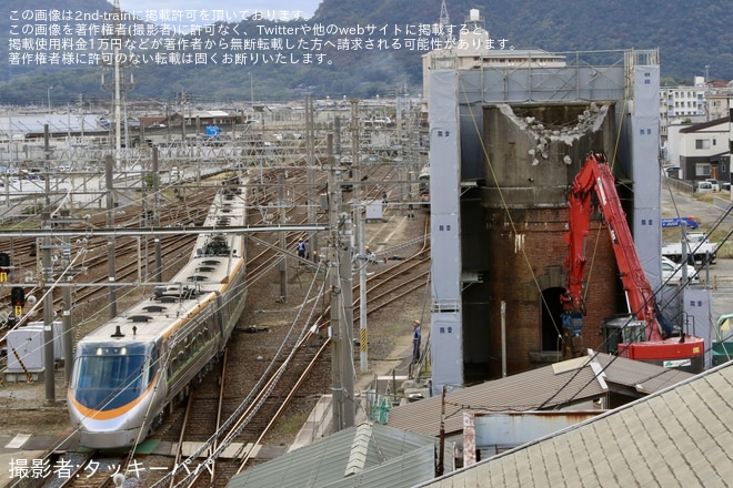 【JR四】多度津駅構内に残っていた国の登録有形文化財の給水塔の解体が始まるを多度津駅で撮影した写真