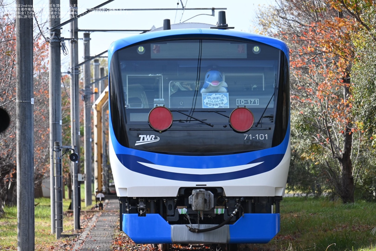 【東臨】71-000形J-TREC新津事業所出場甲種輸送の拡大写真