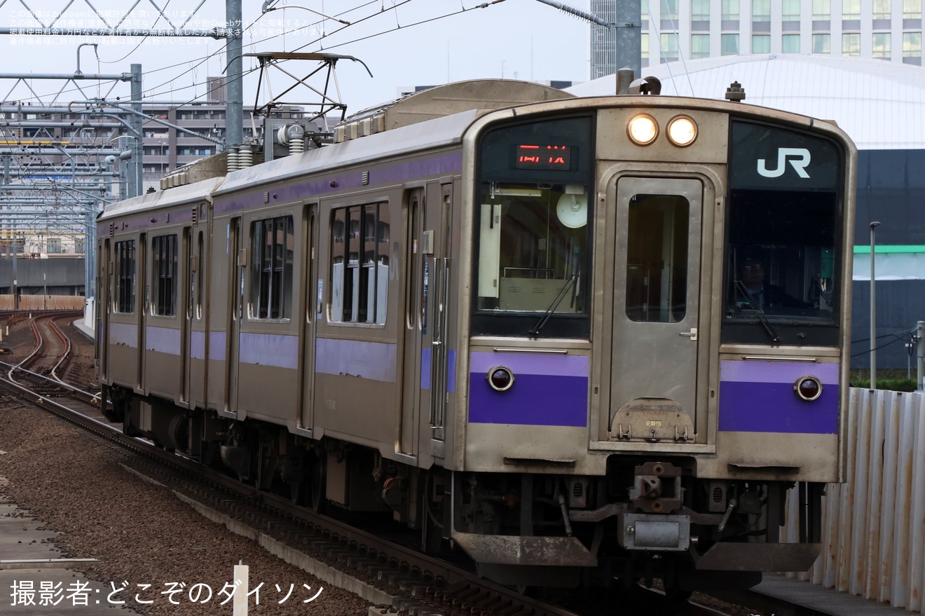 【JR東】701系1042編成郡山総合車両センター入場回送の拡大写真