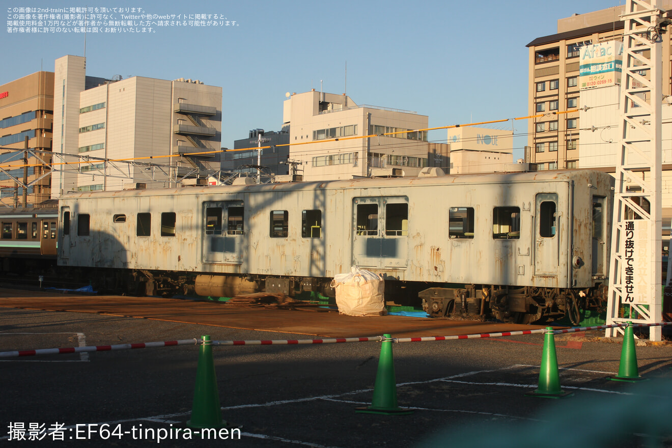 【JR東】松本車両センターマニ50-2029解体作業開始の拡大写真