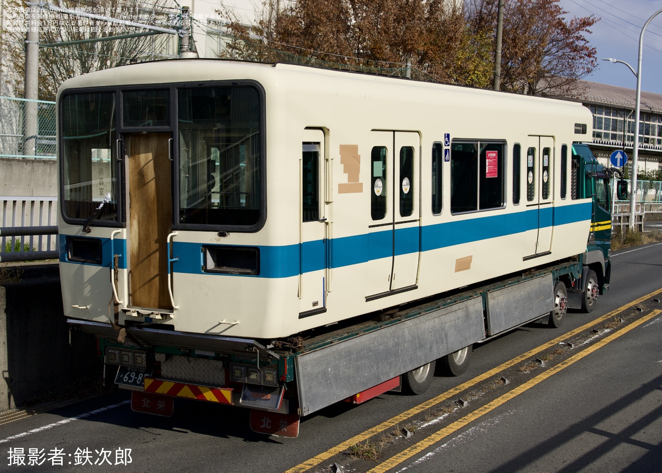 【小田急】8000形8257×6(8257F)新宿方先頭車廃車陸送の拡大写真