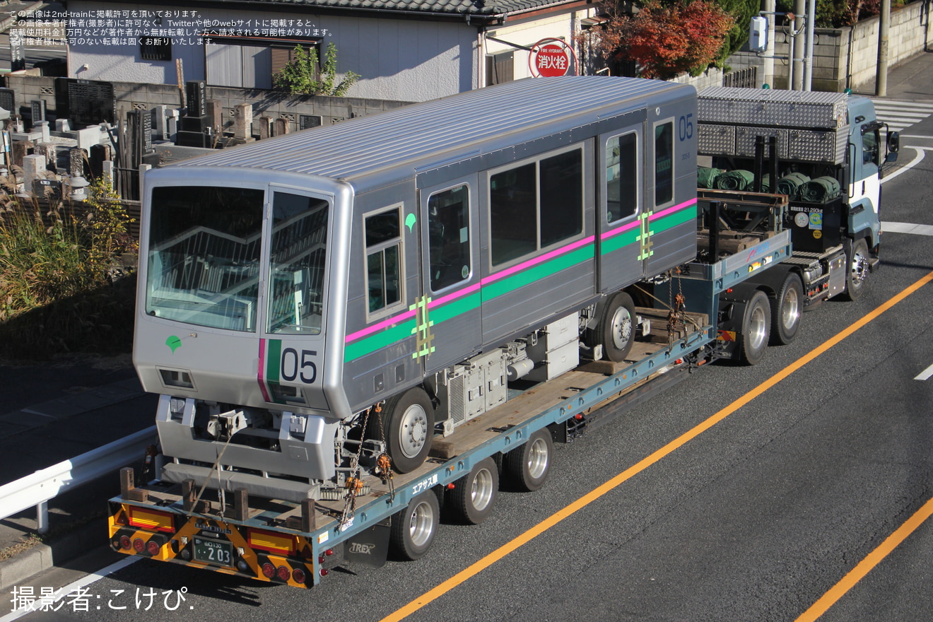 【都営】日暮里・舎人ライナー300形305編成廃車に伴う陸送の拡大写真