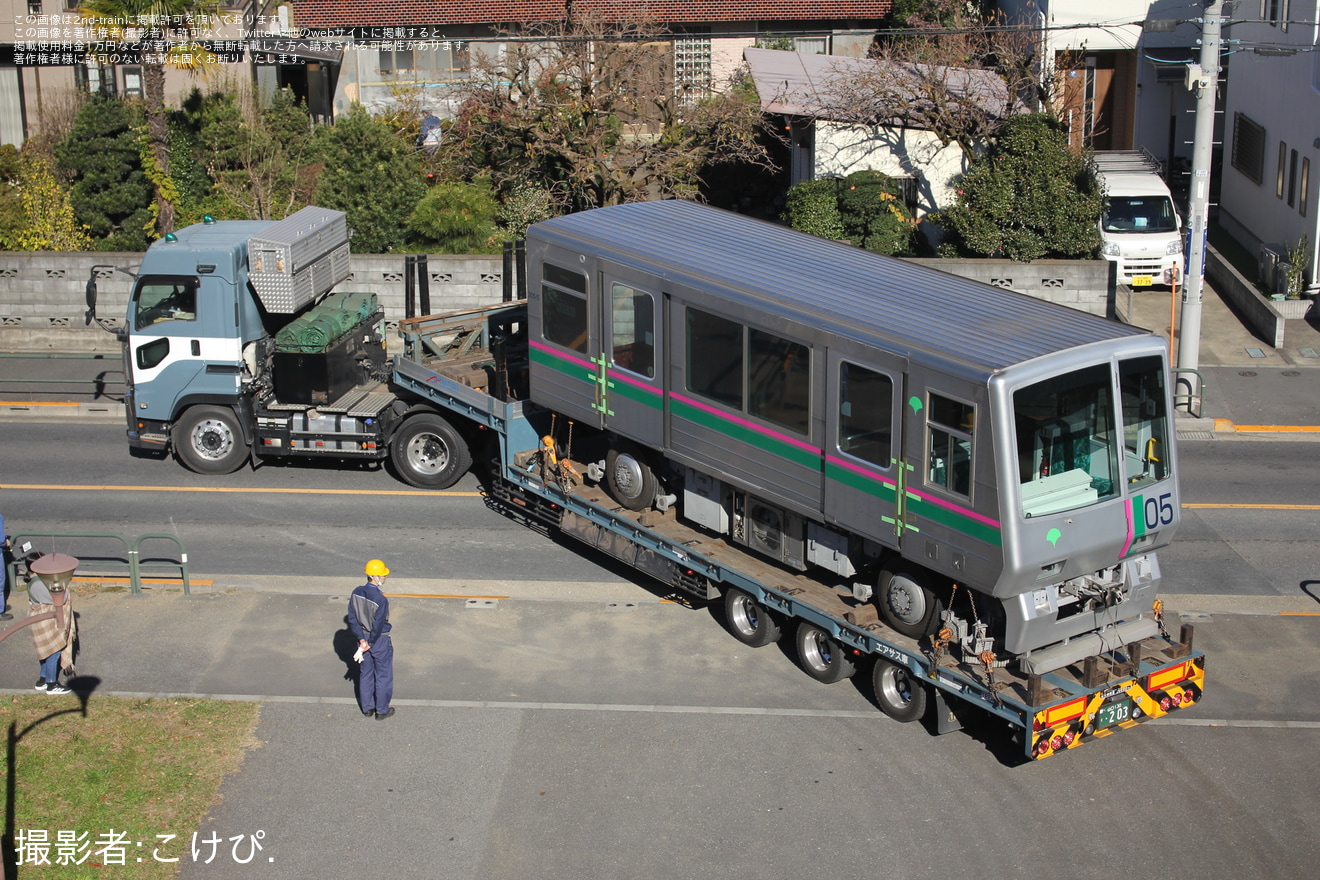 【都営】日暮里・舎人ライナー300形305編成廃車に伴う陸送の拡大写真