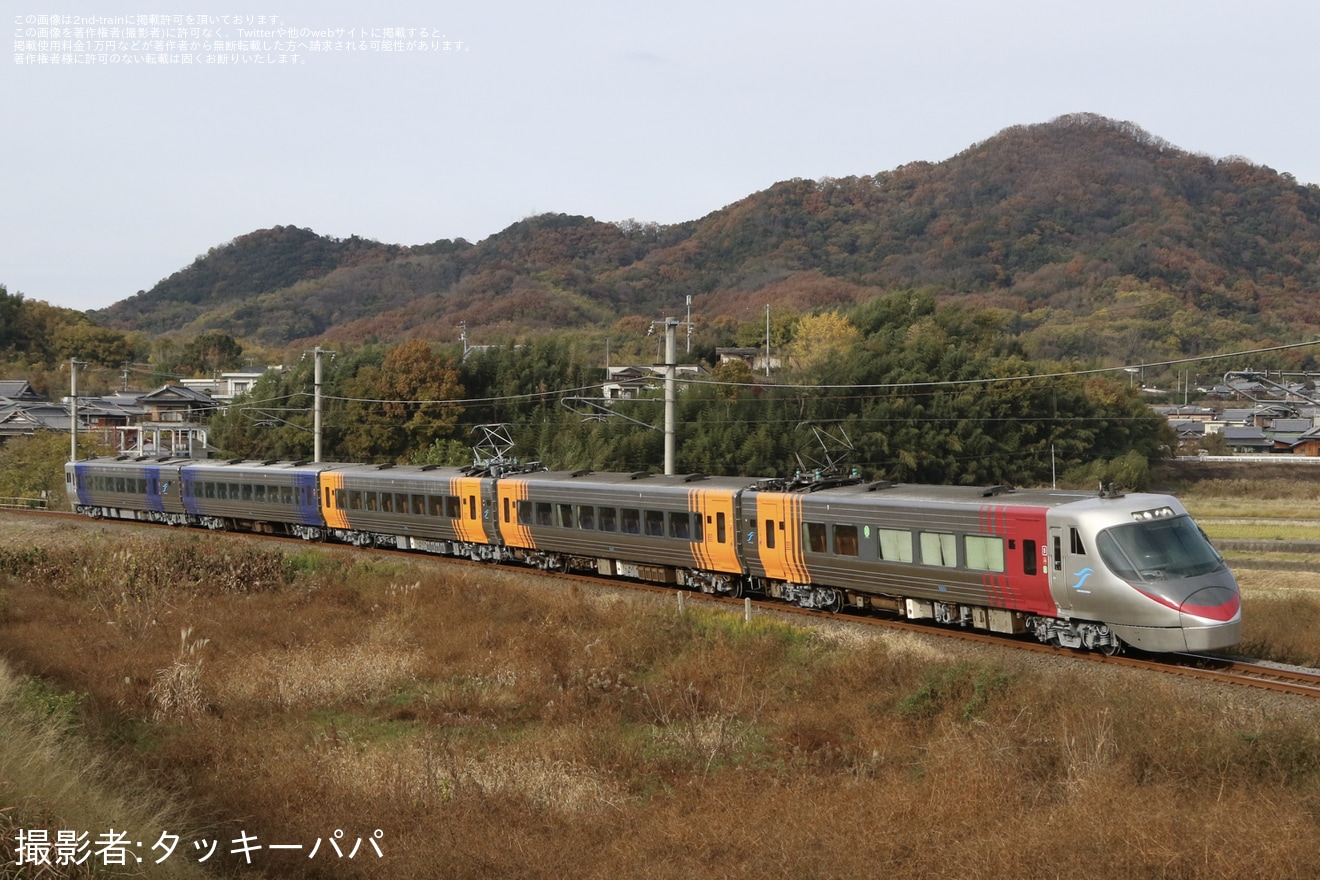 【JR四】8000系L1編成が従来の塗装で多度津工場を出場の拡大写真