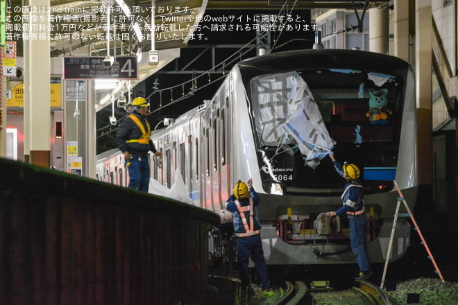 【小田急】5000形5064F(5064×10) J-TREC横浜事業所出場甲種を新松田駅で撮影した写真