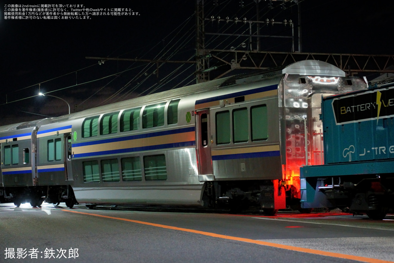 【JR東】E235系1000番台グリーン車(F-48・F-49編成向け)  J-TREC横浜事業所出場の拡大写真