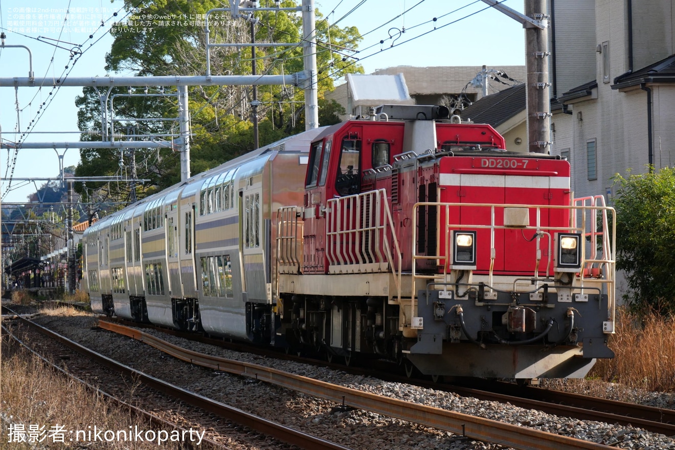 【JR東】E235系1000番台グリーン車(F-48・F-49編成向け)  J-TREC横浜事業所出場の拡大写真