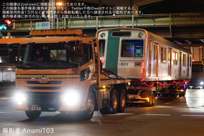 【京都市交】10系1101F廃車陸送を大阪市内で撮影した写真