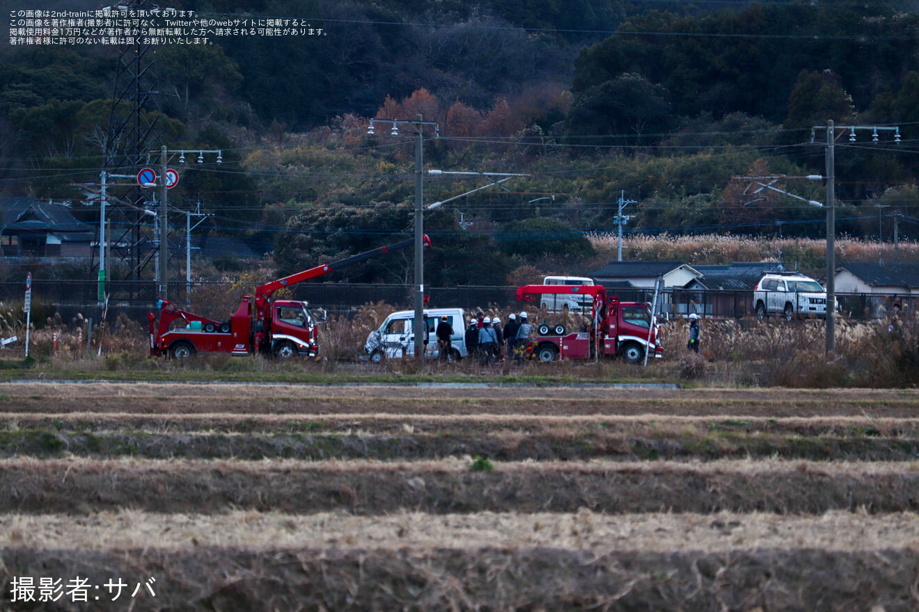 【JR九】885系SM5編成(ピクミンラッピング)が踏切事故に遭遇の拡大写真