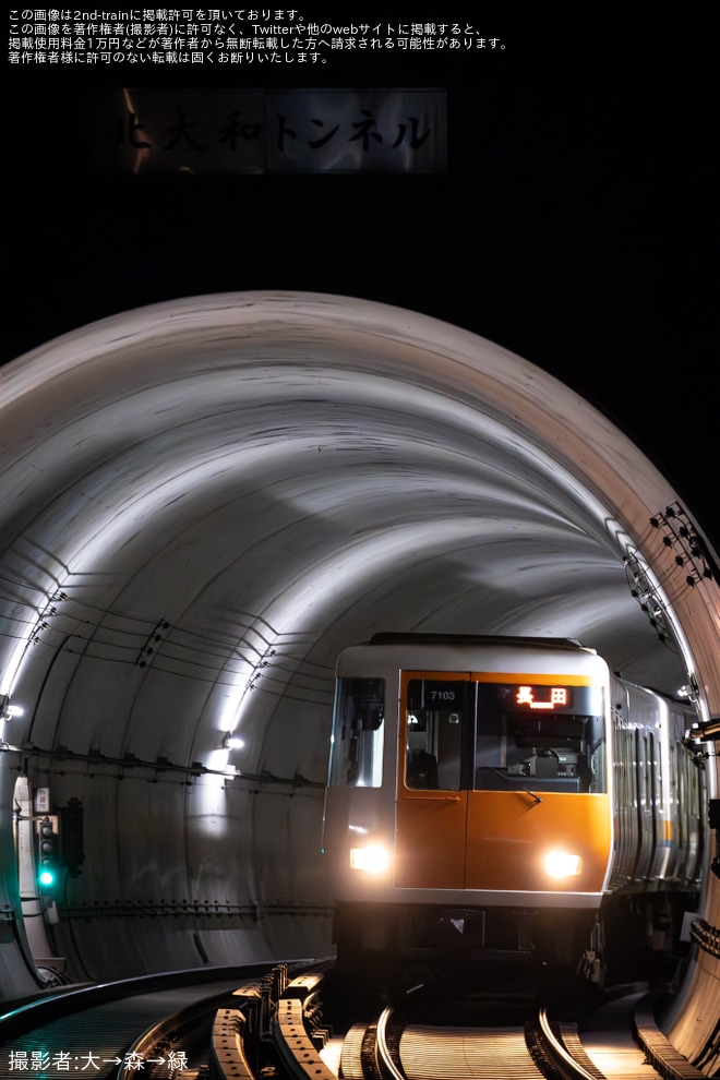 【近鉄】けいはんな線で終夜運転(2025年新年)を不明で撮影した写真