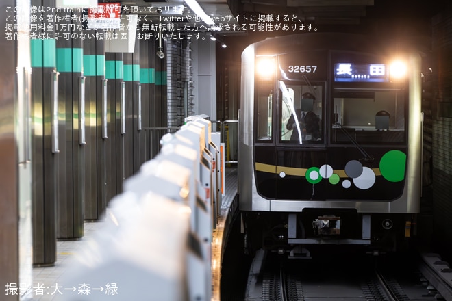 【近鉄】けいはんな線で終夜運転(2025年新年)を不明で撮影した写真