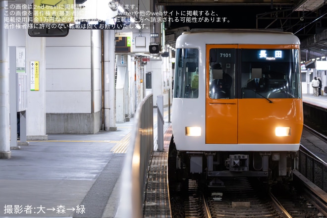 【近鉄】けいはんな線で終夜運転(2025年新年)を不明で撮影した写真