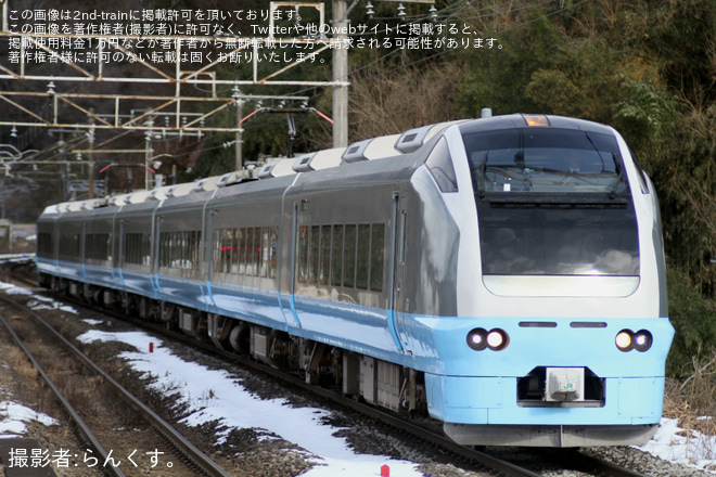 【JR東】E653系7両編成使用 臨時特急「水上」を運行を上牧駅で撮影した写真