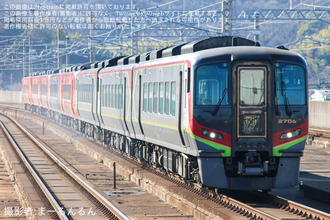 【JR四】うずしお岡山乗り入れ廃止の為2700系オール先頭車8両最後の運転を児島駅で撮影した写真