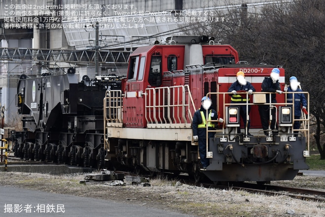 【JR貨】シキ801B2が小山(東光高岳)へ回送を小山駅で撮影した写真