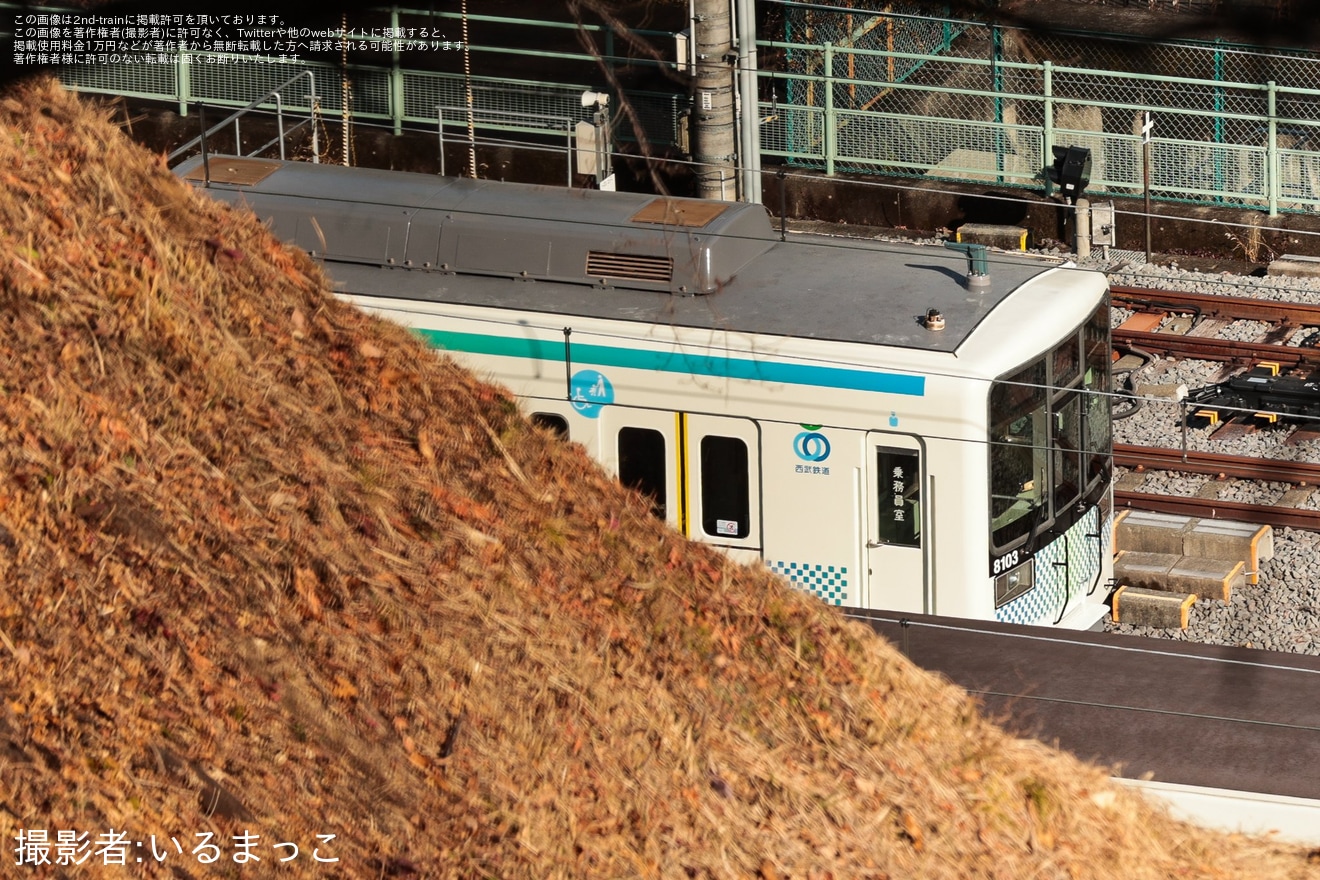 【西武】8000系(元小田急8000形8261F(8261×6))が武蔵丘車両検修場を出場し車両基地側に移動の拡大写真