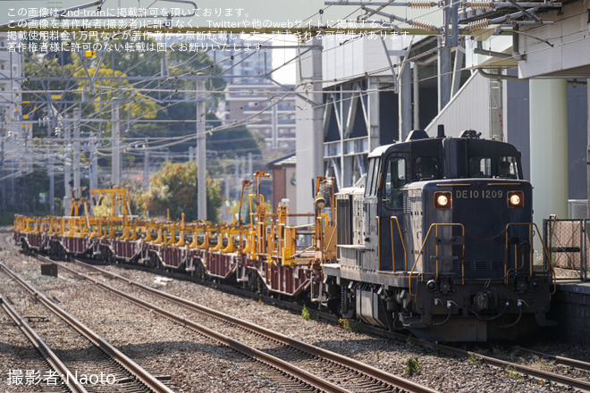 【JR九】DE10-1209牽引 多良工臨返空を香椎駅で撮影した写真