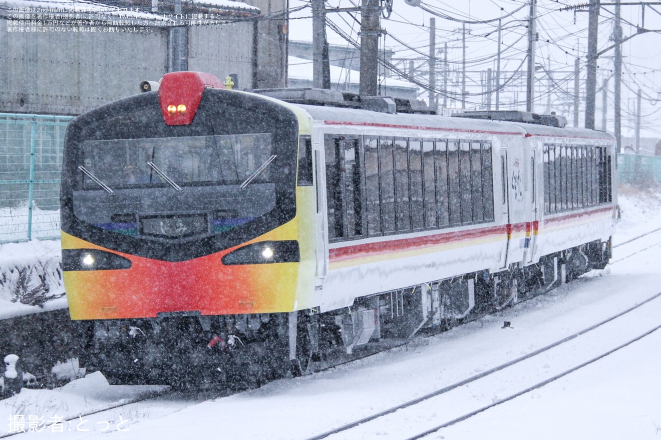 【JR東】「リゾートしらかみくまげら編成」のキハ48-704+キハ48-1503が秋田総合車両センターで構内試運転の拡大写真