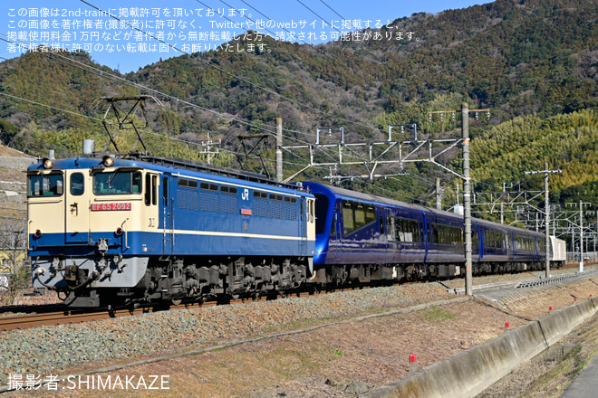 【伊豆急】2100系 R5編成『THE ROYAL EXPRESS』+マニ50 甲種輸送(202501)を用宗～焼津間で撮影した写真