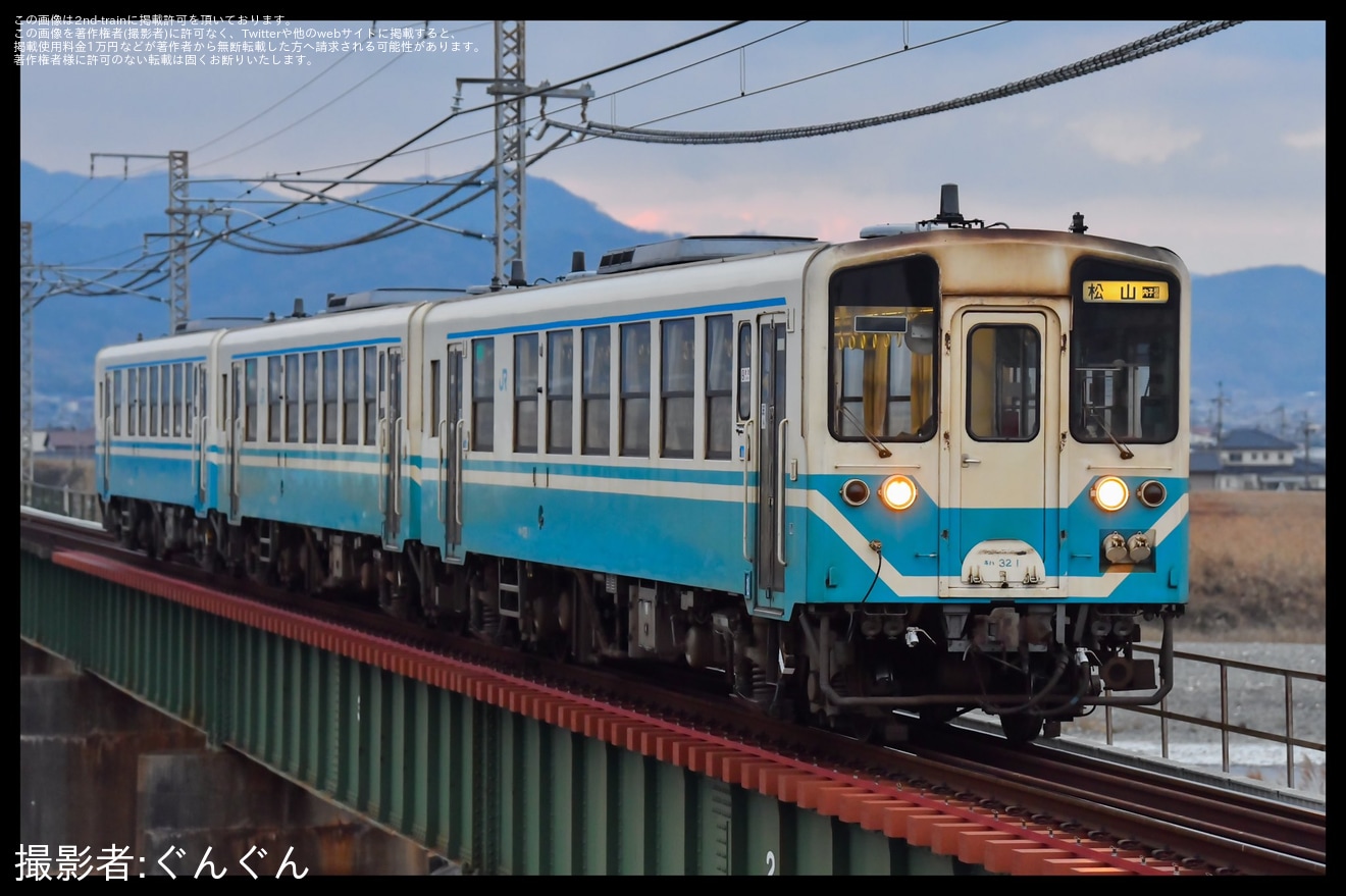 【JR四】622Dがキハ32-1+キハ32-6+キハ32-10の3両編成で運転の拡大写真