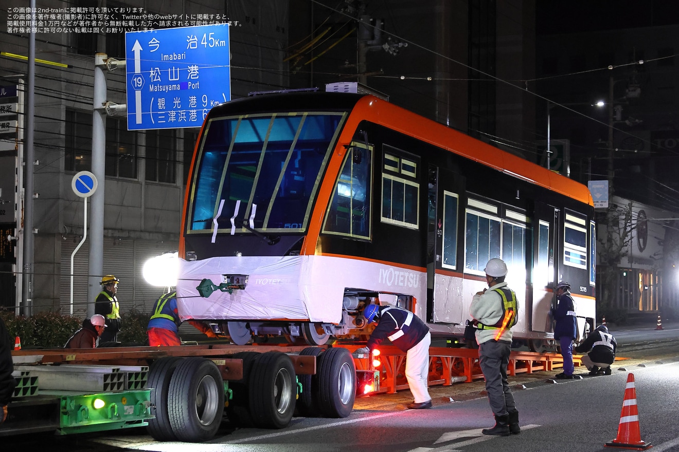 【伊予鉄】5000形5015、5016号が陸送の拡大写真