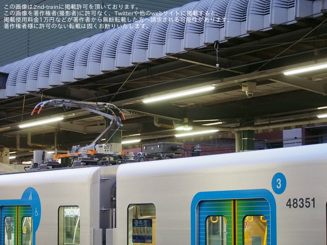 【西武】40000系8両編成の1本目となる48151Fが営業運転開始を練馬駅で撮影した写真