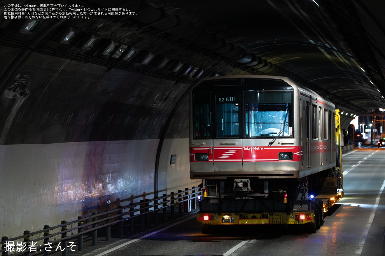 【メトロ】02系02-101Fのうち02-101号車を除いた5両が解体のため陸送の拡大写真