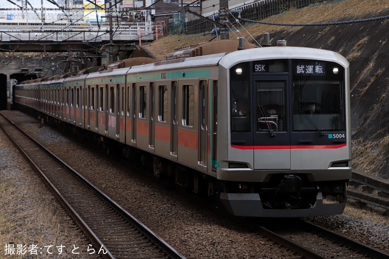 【東急】J-TREC横浜事業所から戻った5000系5104Fが性能確認試運転の拡大写真