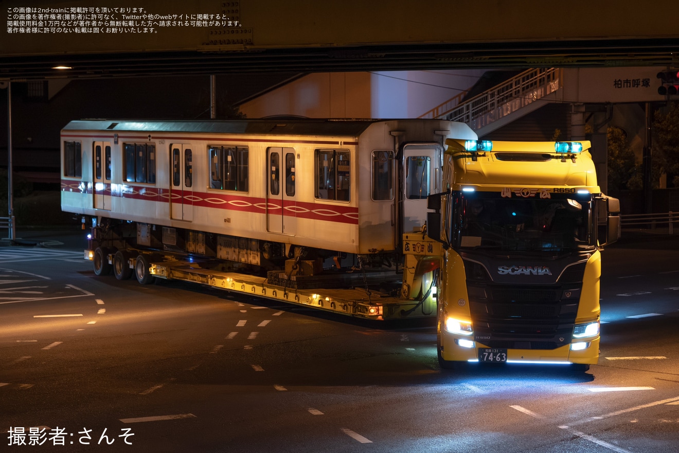 【メトロ】02系02-101Fのうち02-101号車を除いた5両が解体のため陸送の拡大写真