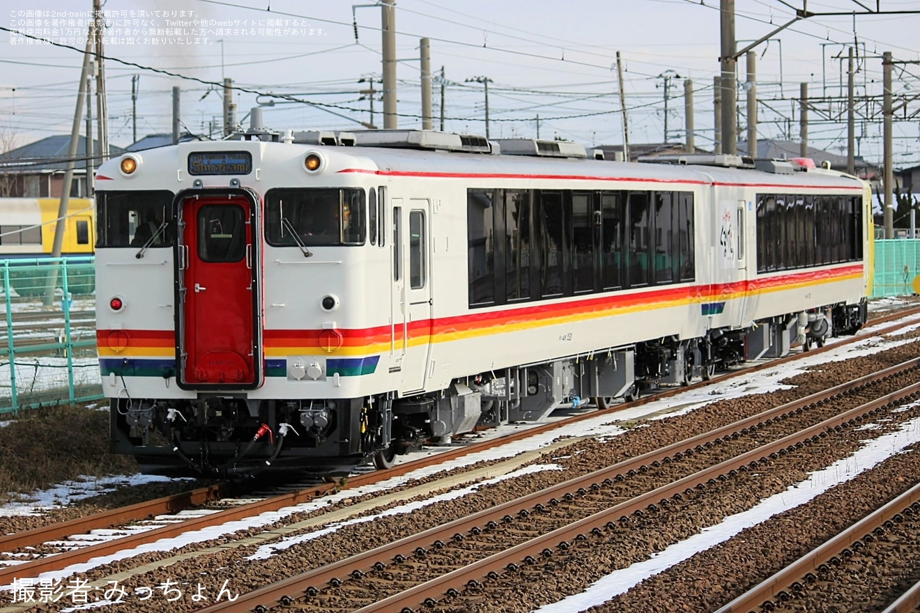 【JR東】キハ48-1521+キハ48-703秋田総合車両センター構内試運転の拡大写真