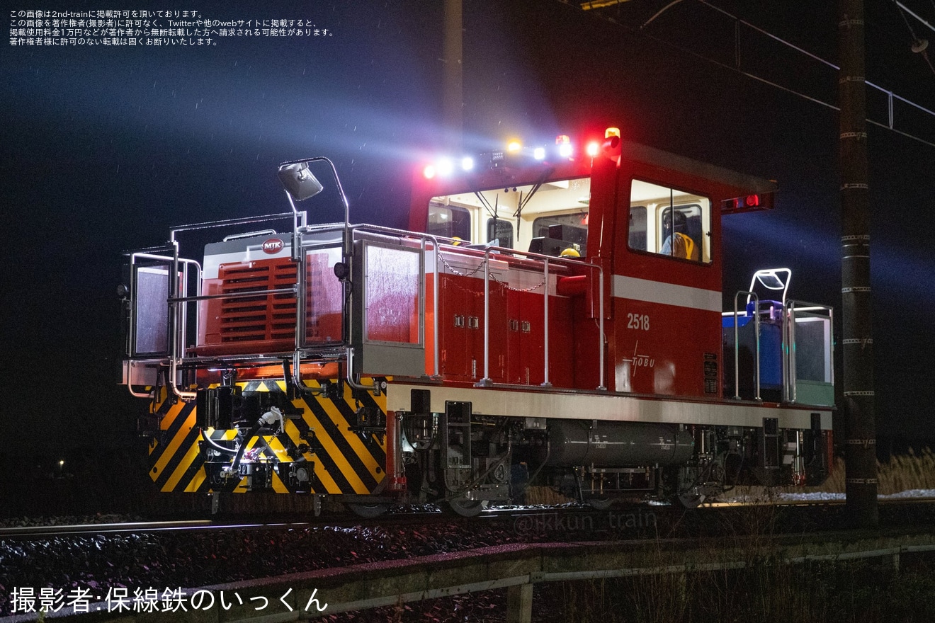 【東武】国鉄色風の塗装となっている軌道モーターカー2両が試運転の拡大写真