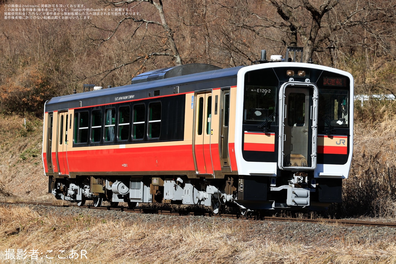 【JR東】キハE120-2(旧国鉄色ラッピング車)が郡山総合車両センター出場試運転の拡大写真