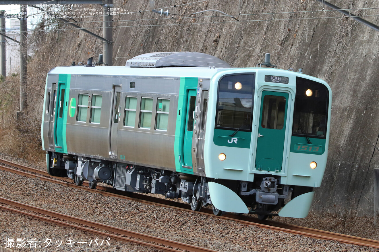 【JR四】1500形気動車1513号車が検査を終えて多度津工場出場の拡大写真