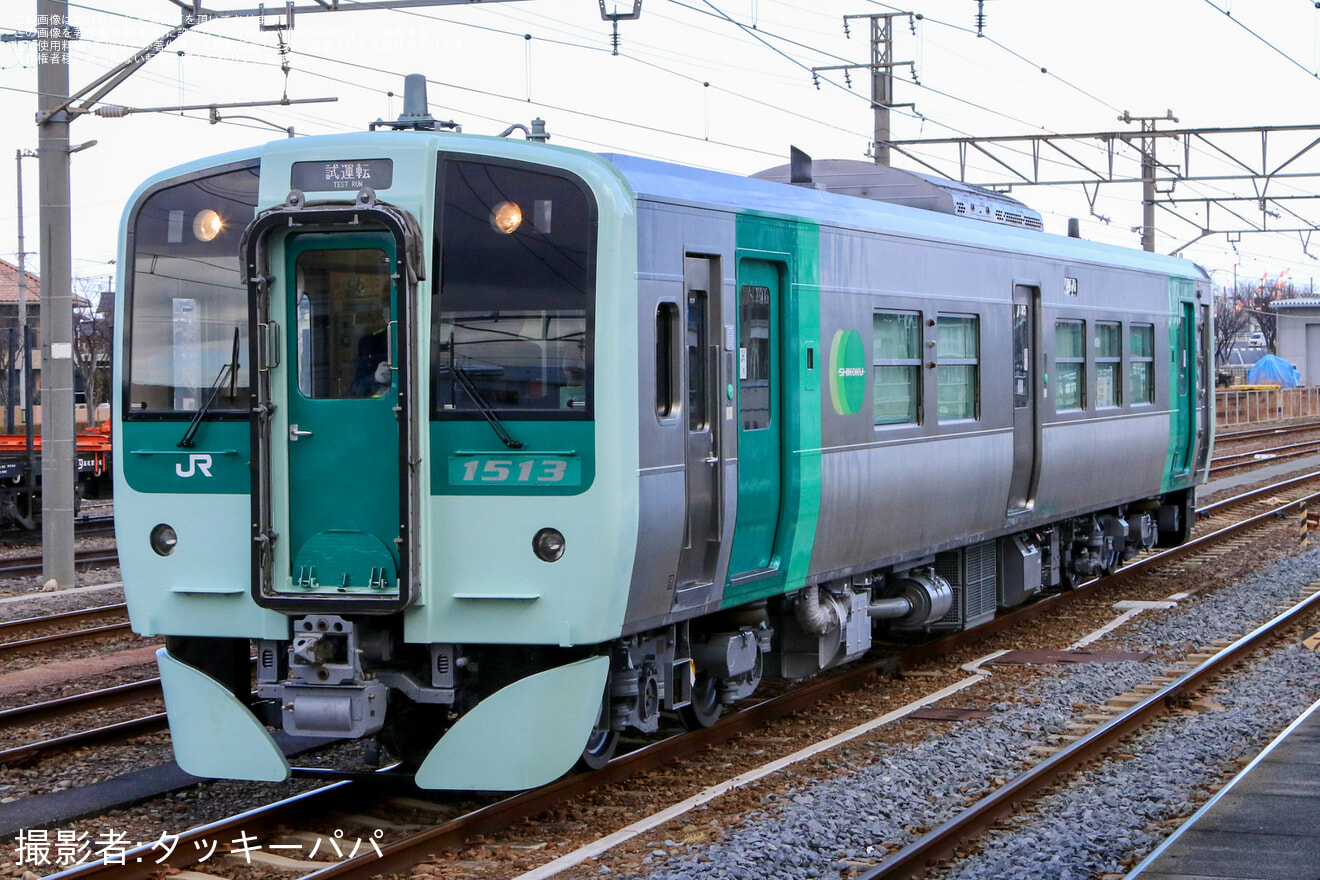 【JR四】1500形気動車1513号車が検査を終えて多度津工場出場の拡大写真