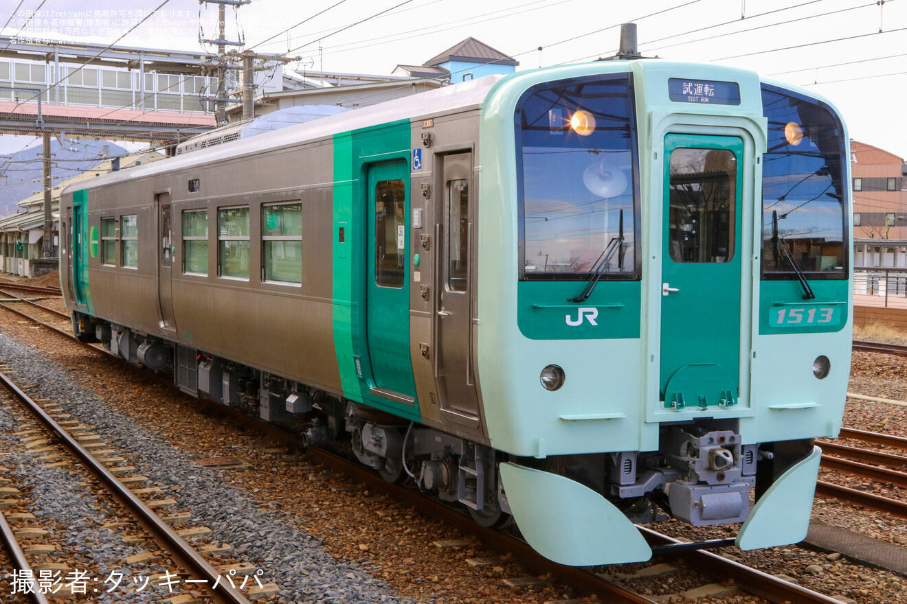 【JR四】1500形気動車1513号車が検査を終えて多度津工場出場の拡大写真