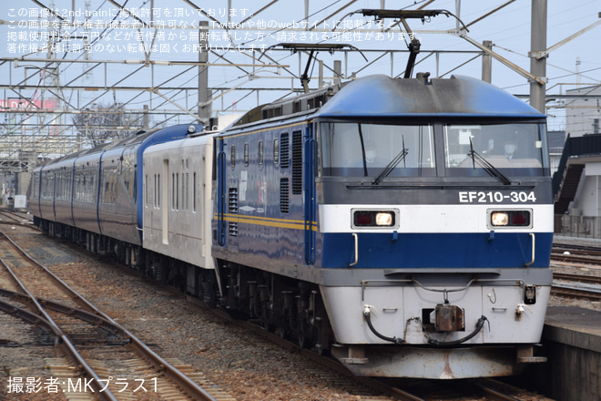 【伊豆急】四国でのロイヤルエクスプレス営業運転開始(2025)を多度津駅で撮影した写真
