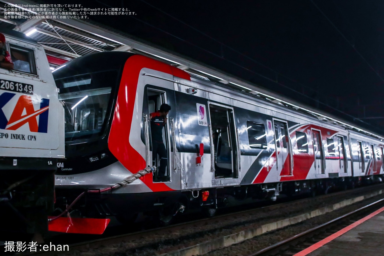 【KCI】CRRC(中国中車)製KCI向け新型車両SFC-120-V系電車の第一編成が輸送の拡大写真