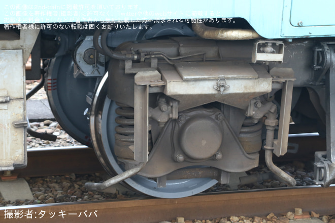 【JR四】キハ40系気動車2147号車が多度津工場出場を多度津駅で撮影した写真