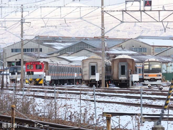 【JR東】209系1000番台トタ81編成が長野総合車両センター構内にて入換