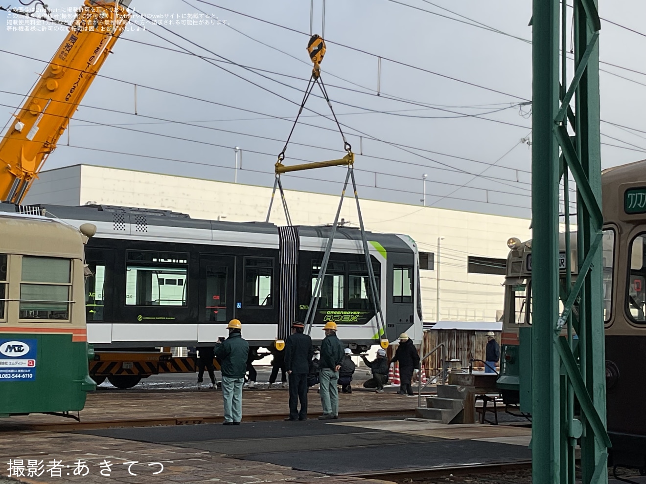 【広電】5200形(Green mover APEX)5210号が江波車庫へ陸送及び搬入の拡大写真