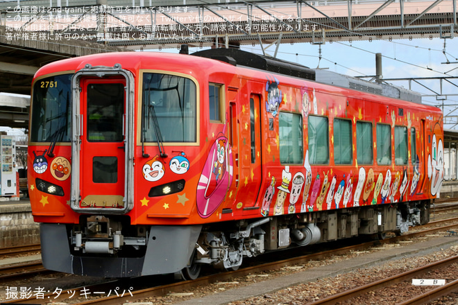 【JR四】2700系気動車2751「あかいアンパンマン列車」が検査を終えて多度津工場出場