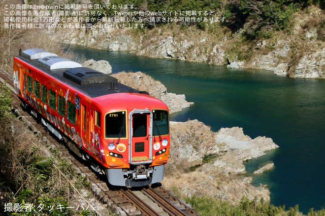 【JR四】2700系気動車2751「あかいアンパンマン列車」が検査を終えて多度津工場出場