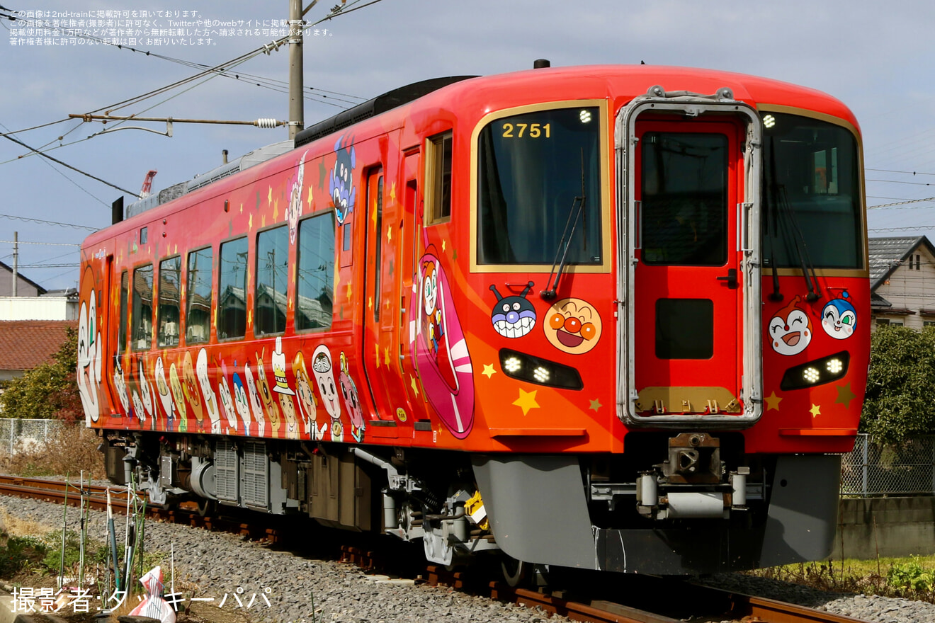 【JR四】2700系気動車2751「あかいアンパンマン列車」が検査を終えて多度津工場出場の拡大写真