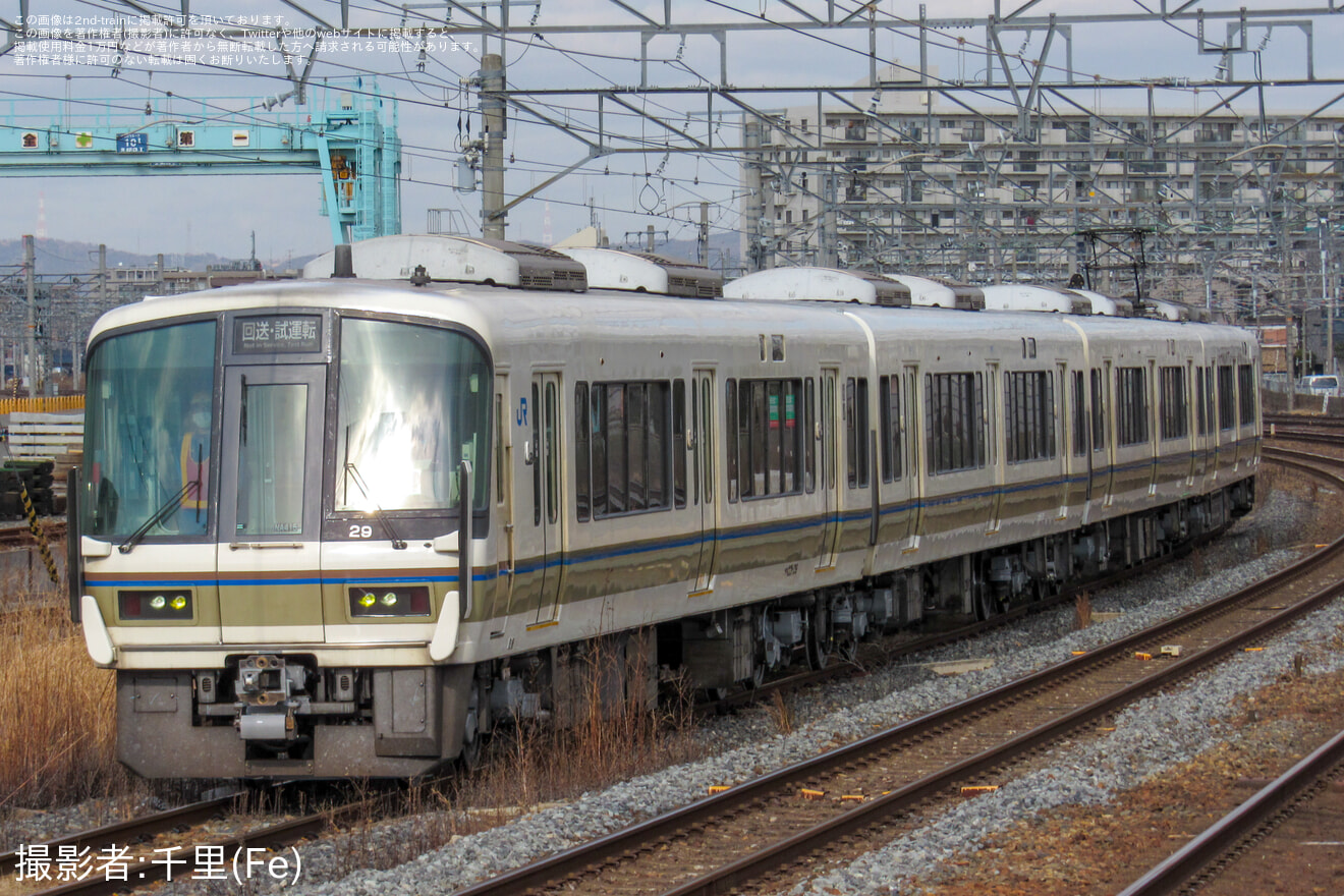 【JR西】221系NA415編成吹田総合車両所本所出場試運転の拡大写真