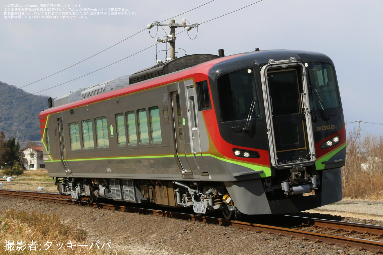 【JR四】2700系気動車2802号車が多度津工場での検査を終えて出場の拡大写真