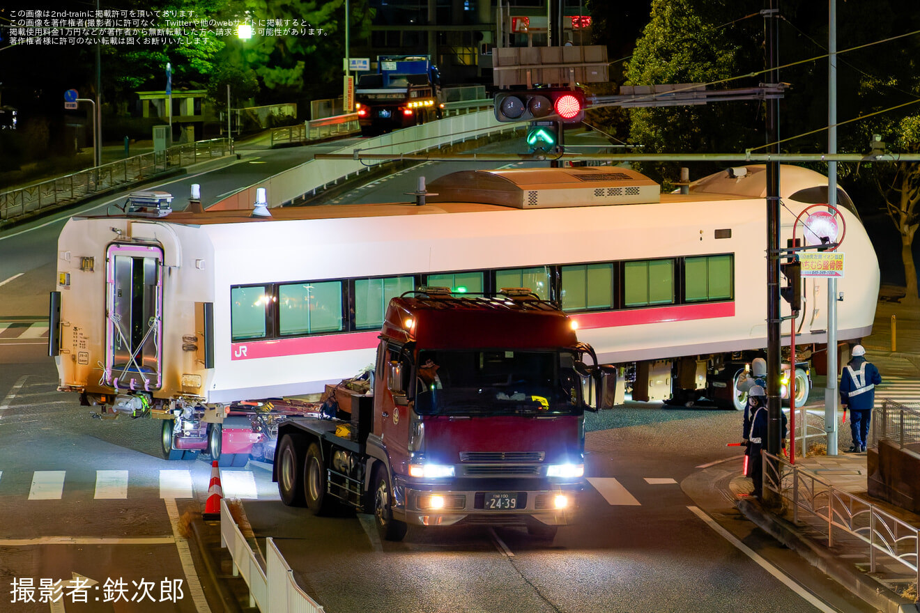 【JR東】E657系K11編成先頭車(クハE657-11)J-TREC横浜事業所出場陸送の拡大写真