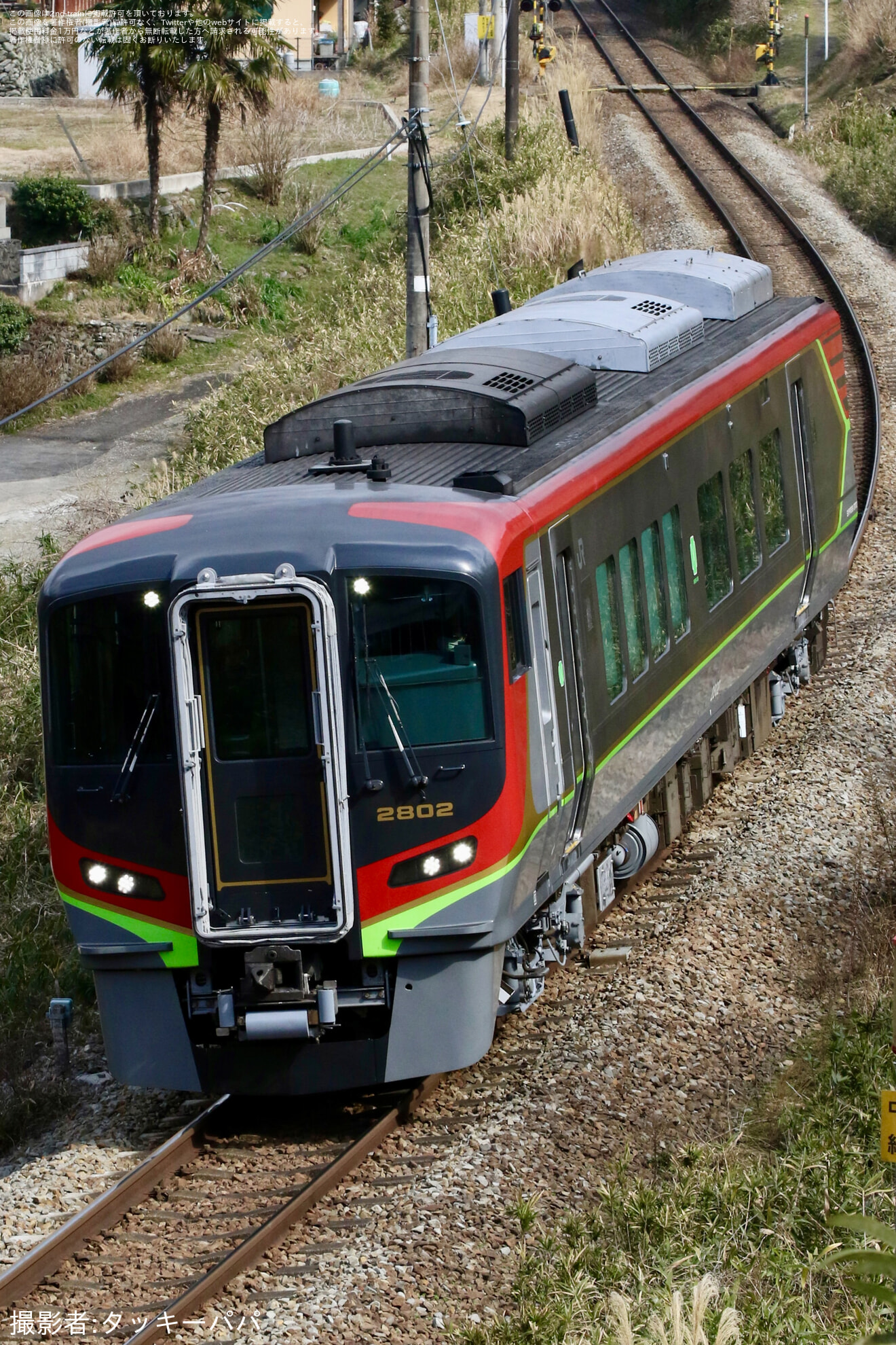 【JR四】2700系気動車2802号車が多度津工場での検査を終えて出場の拡大写真