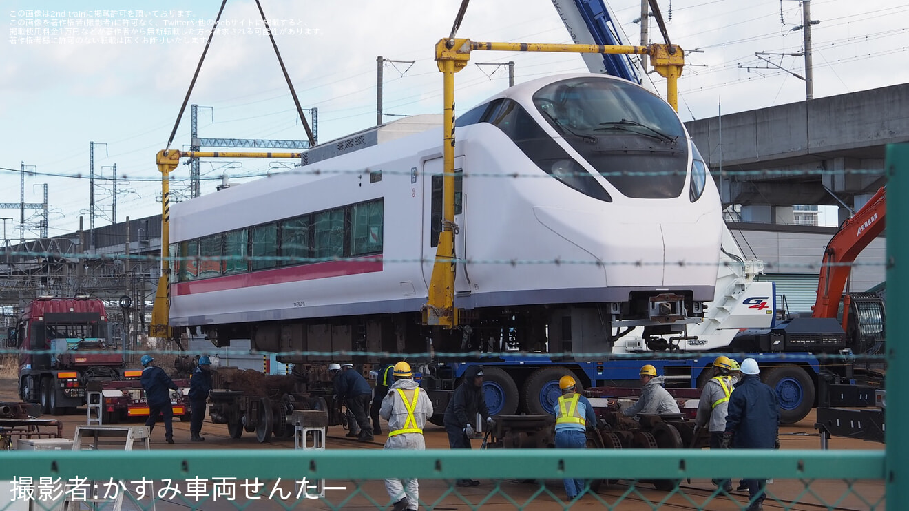 【JR東】クハE657-11が陸送で郡山総合車両センターへ到着の拡大写真