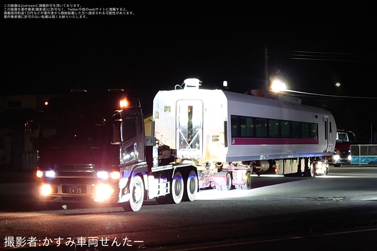 【JR東】クハE657-11が陸送で郡山総合車両センターへ到着の拡大写真