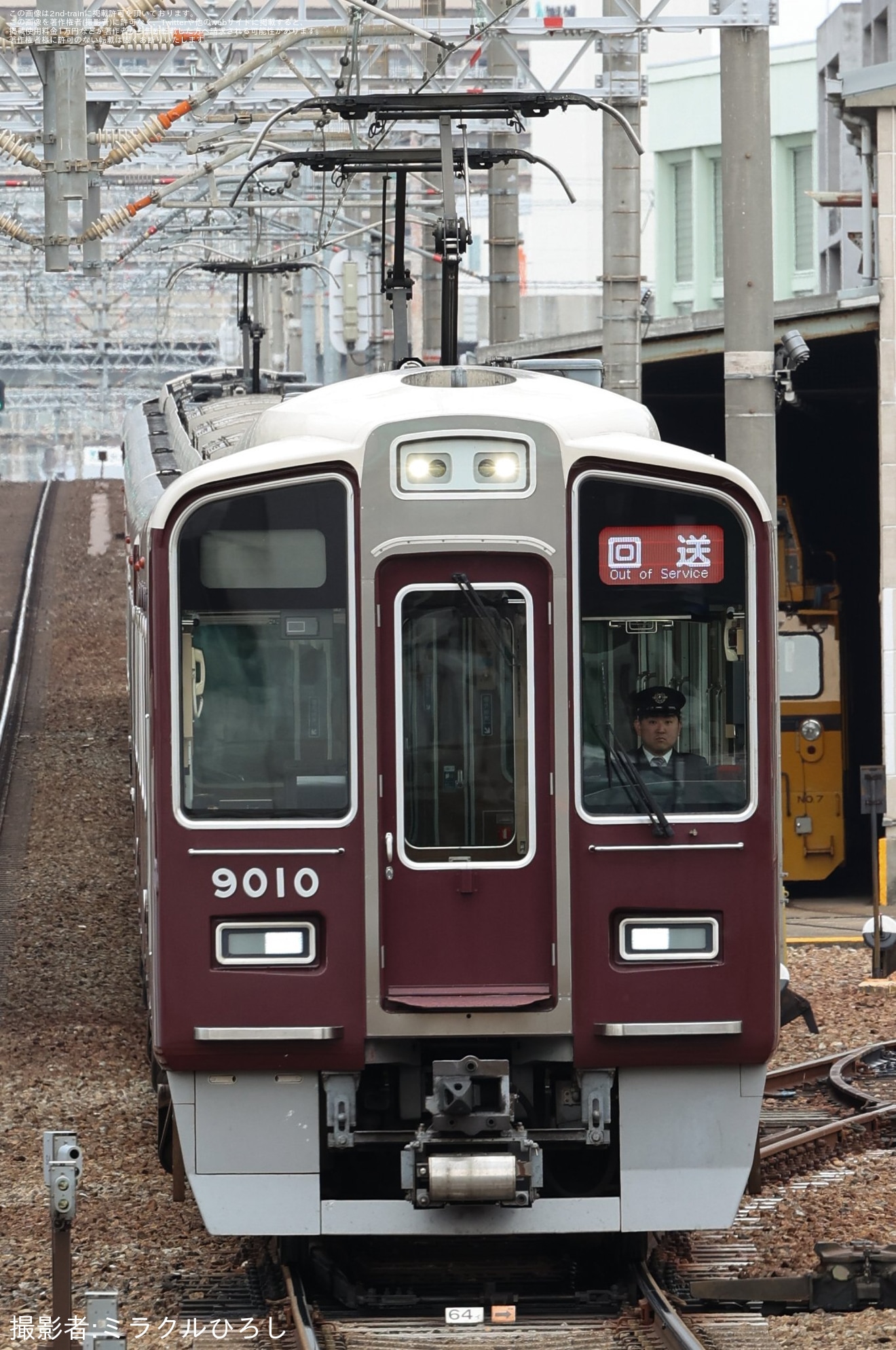 【阪急】9000系9010F(9010×8R)が平井車庫から西宮車庫へ転属のため回送の拡大写真